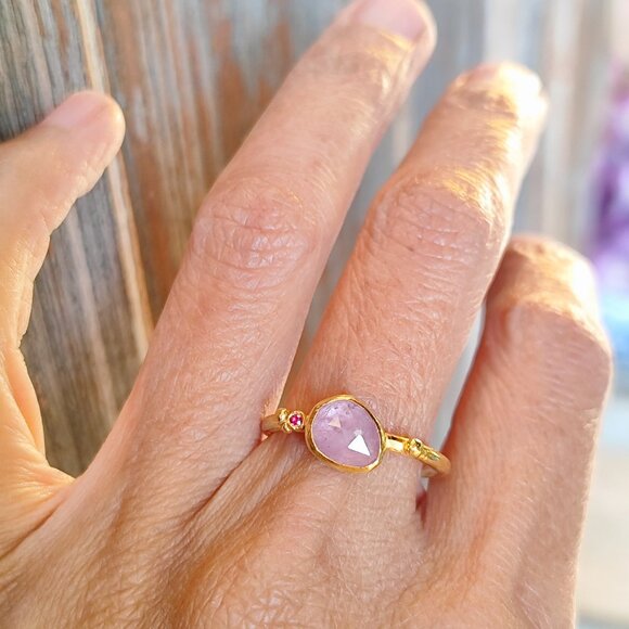 Sapphire ring. 14K Yellow gold ring with Pink Sapphire & small Ruby. Unique ring - Picture 10 of 14